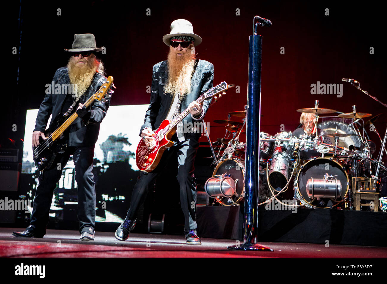 Mailand Italien. 30. Juni 2014. Der amerikanischen Texas-Blues-Band ZZ TOP live bei Ippodromo del Galoppo während "Milano City Sound" durchführt. Bildnachweis: Rodolfo weitertransferiert/Alamy Live-Nachrichten Stockfoto