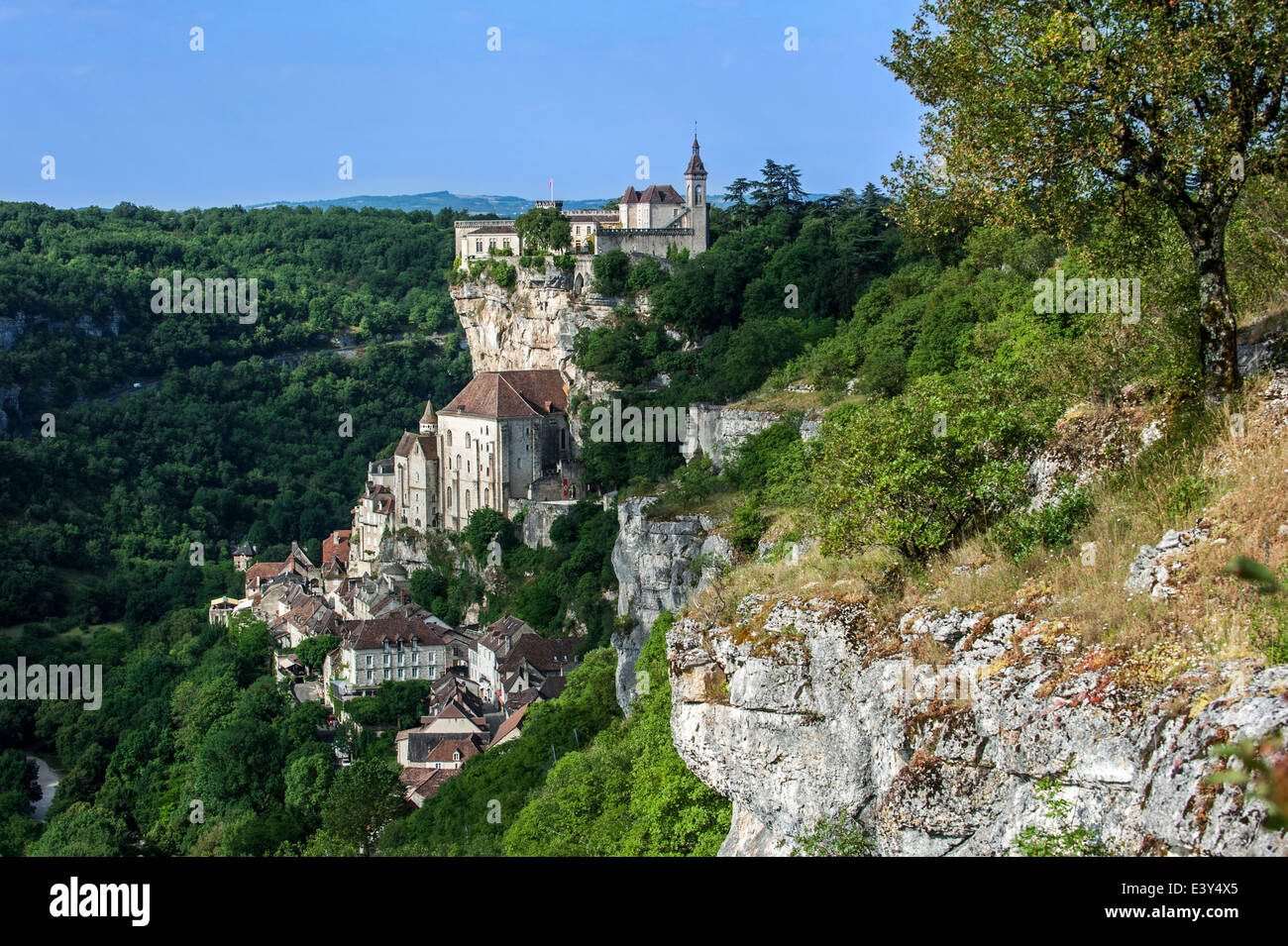 Blick über Rocamadour, Bischofsstadt und Heiligtum der Jungfrau Maria, Lot, Midi-Pyrénées, Frankreich Stockfoto