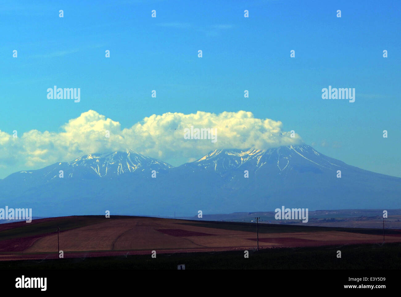 Mt. Hasan im Zentrum der Türkei ist eine der zwei Meter, die heiße Luft und Lava über Capadoccia erstelle ich diese seltsame & wunderbare Häuser Schlag Stockfoto