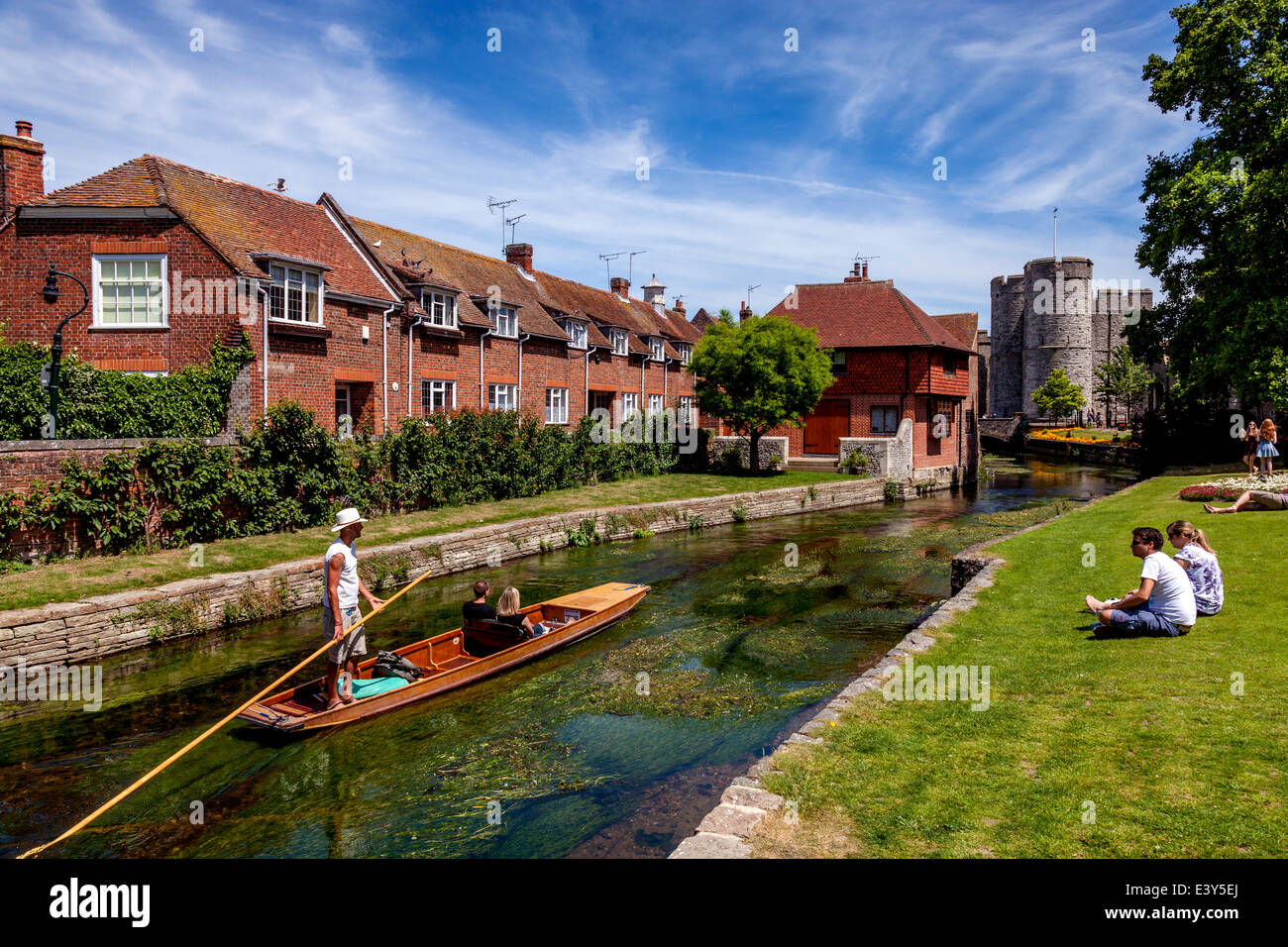 Bootfahren auf dem Fluss Stour, Canterbury, Kent, UK Stockfoto