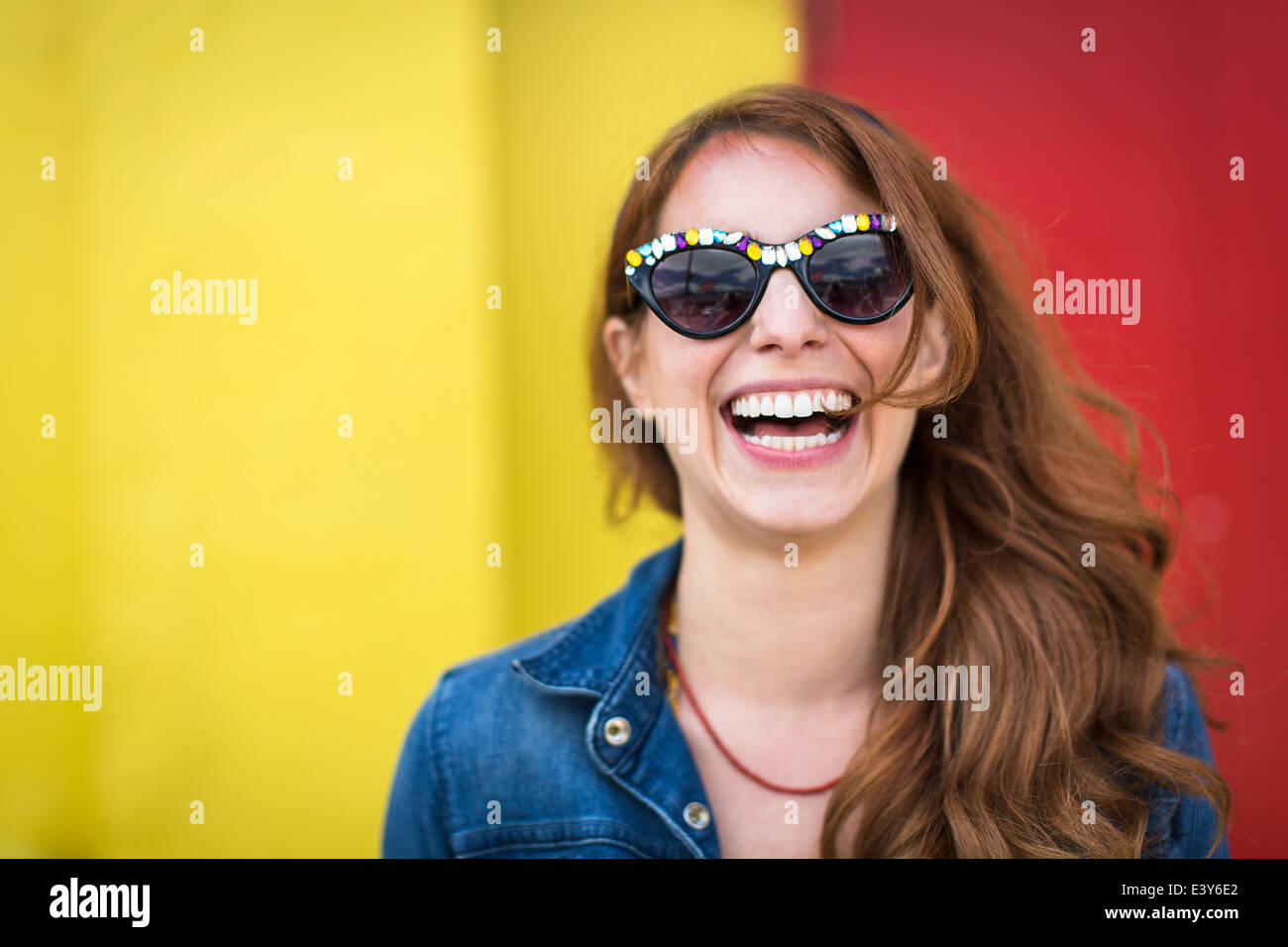 Porträt der jungen Frau, lachen Stockfoto