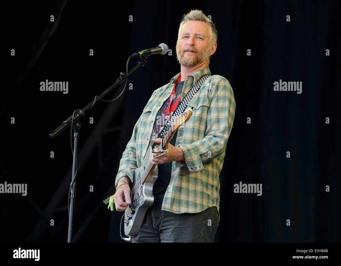 Billy Bragg führt beim Glastonbury Music Festival, England, Sonntag, 29. Juni 2014. Stockfoto