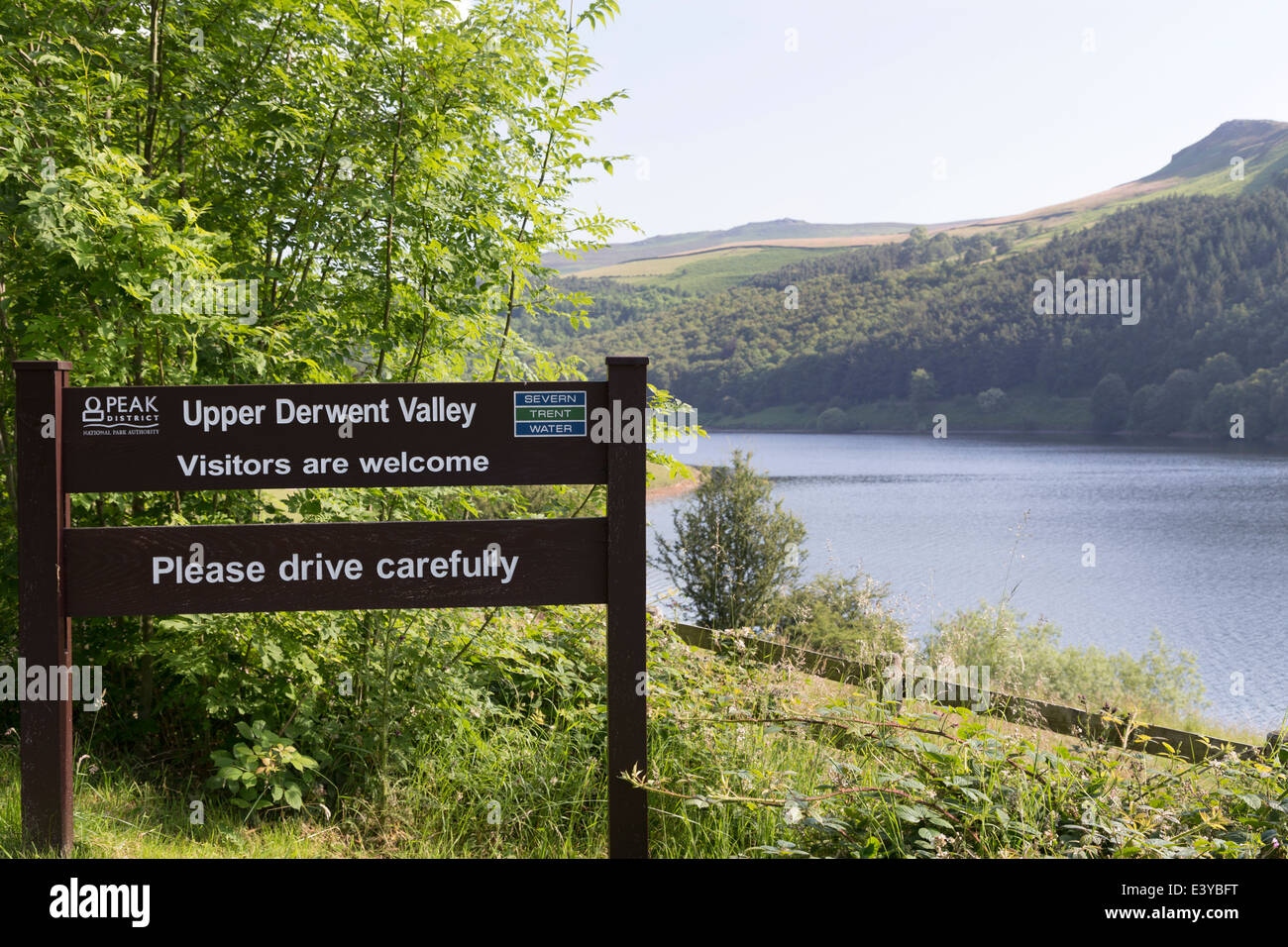UK, Derbyshire, Upper Derwent Valley, sieben Trent Water touristische Beschilderung für die Upper Derwent Valley. Stockfoto