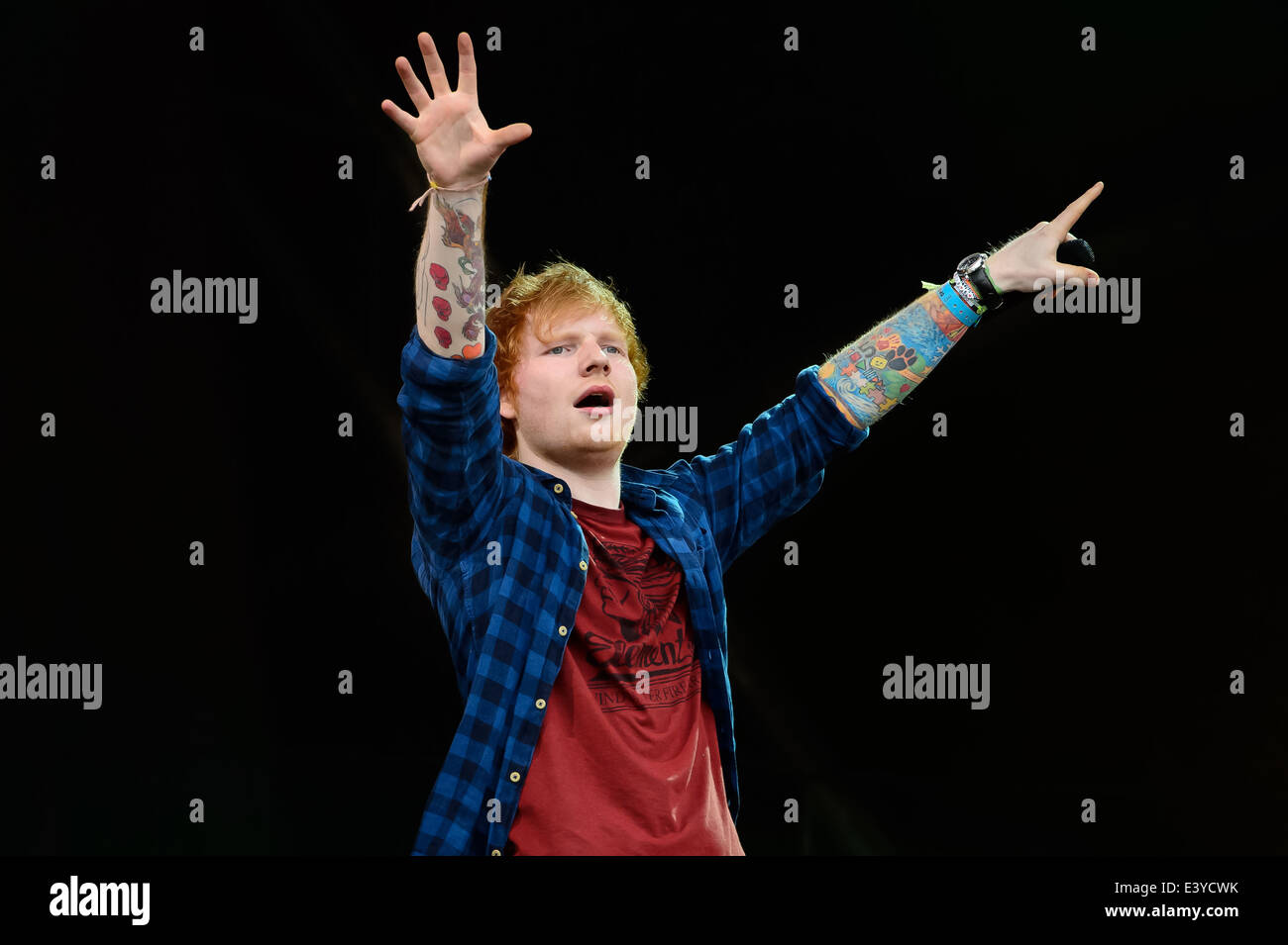 Ed Sheeran führt beim Glastonbury Music Festival, England, Sonntag, 29. Juni 2014. Stockfoto