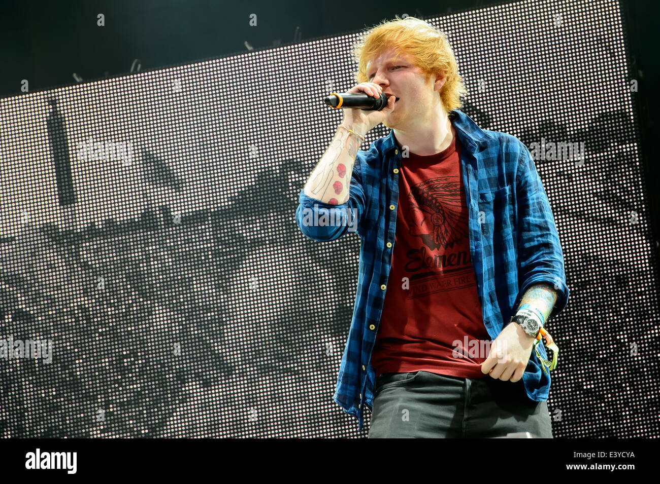 Ed Sheeran führt beim Glastonbury Music Festival, England, Sonntag, 29. Juni 2014. Stockfoto