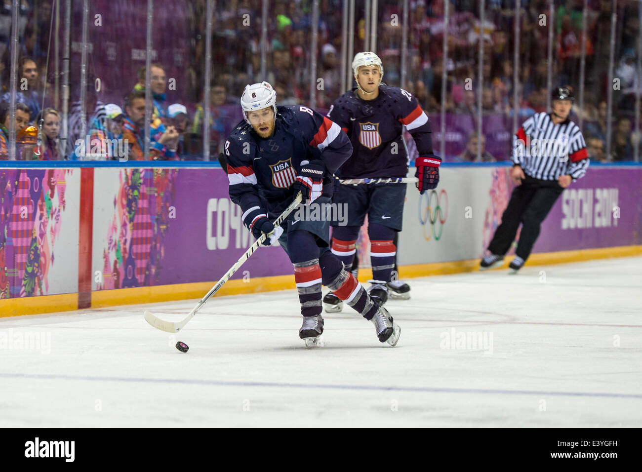 Joe Pavelski (USA) im Eishockeyspiel gegen RUS an die Olympischen Winterspiele Sotschi 2014 Stockfoto