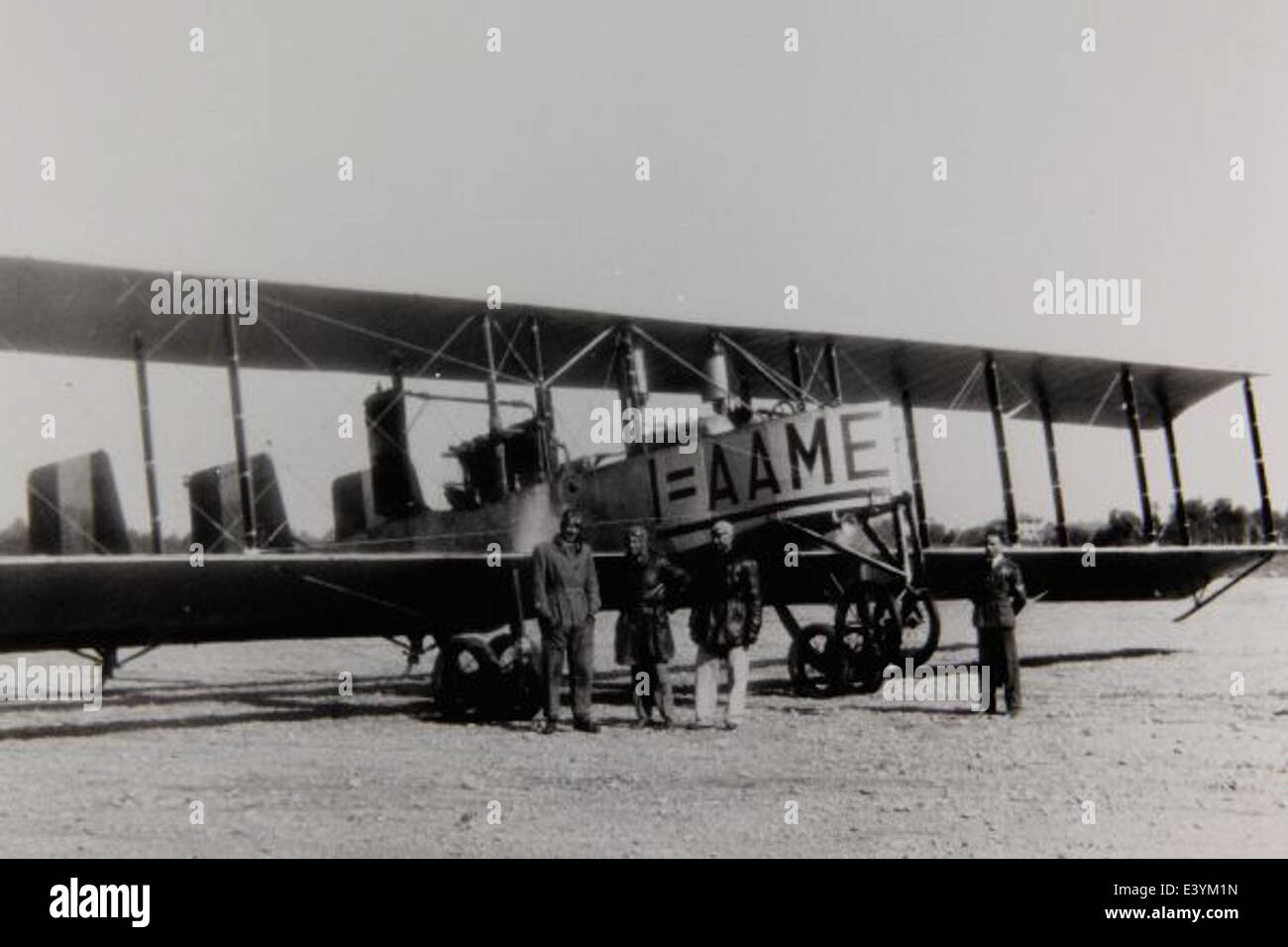 Ein Foto des Caproni Ca.3, eines italienischen Bombers aus dem Ersten Weltkrieg, im San Diego Air and Space Museum, das sein Design und seine Rolle in der Kriegsluftfahrt veranschaulicht. Stockfoto
