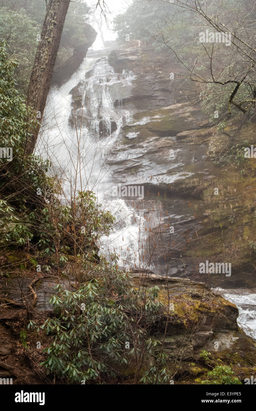 Kraftvolle Strömung in Sky Valley Wasserfall Stockfoto