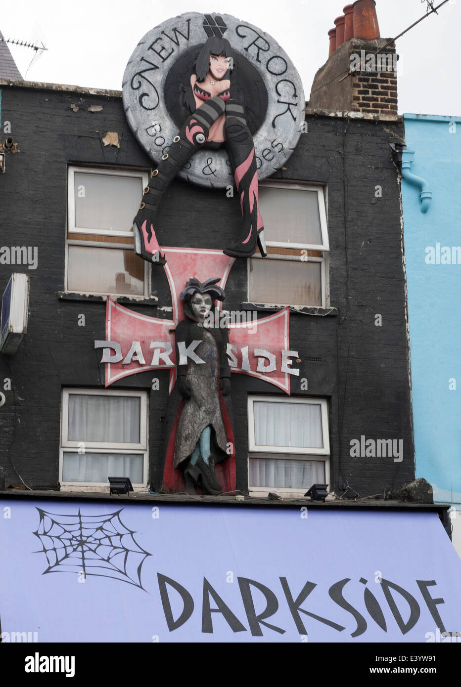 Gotische Geschäfte in Camden High Street Stockfoto