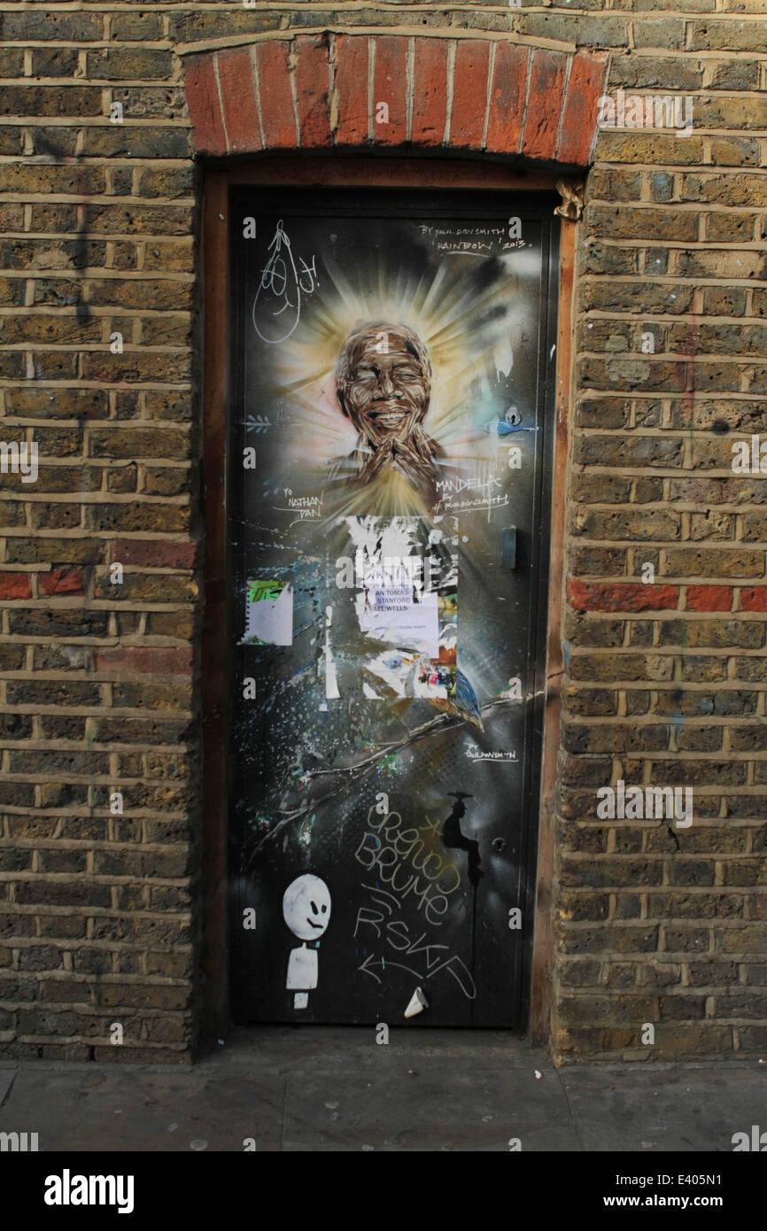 Nelson Mandela Graffiti von Streetart-Künstler Paul Don Smith in der Brick Lane, East London.  Mitwirkende: Nelson Mandela wo: London, Vereinigtes Königreich bei: 8. Dezember 2013 Stockfoto