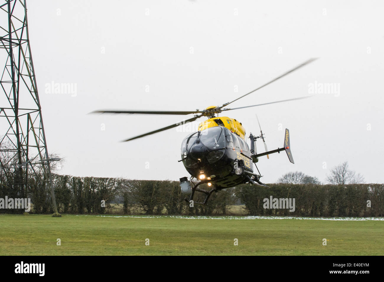 Ein Metropolitan Polizei-Hubschrauber bereitet Landung auf Polizeihund Ausbildungsstätte, Keston, Kent, England, Großbritannien Stockfoto