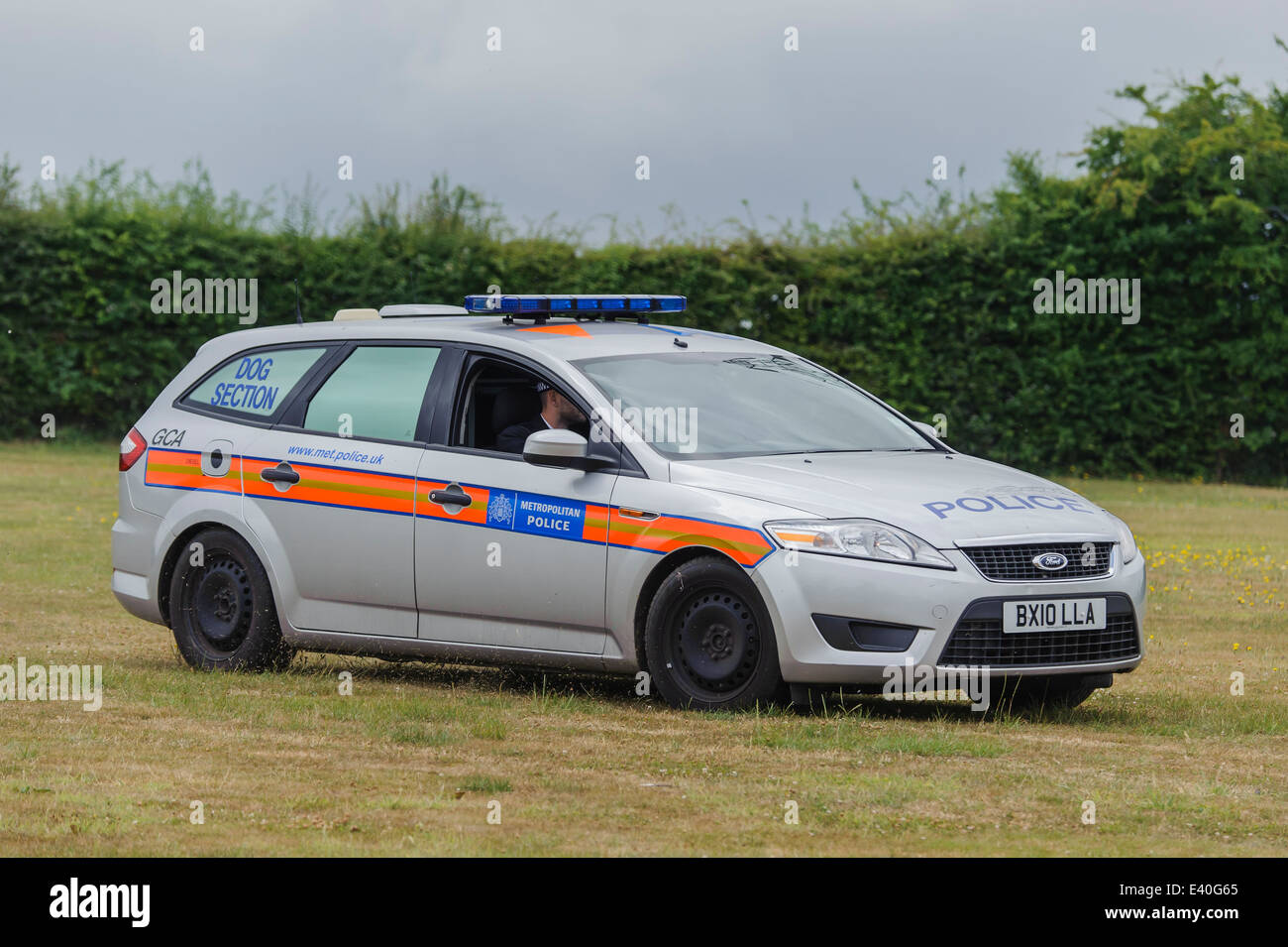 Ein Ford Mondeo Polizeihund Abschnitt Fahrzeug Polizeihund Ausbildungsstätte, Keston, Kent, England, Großbritannien Stockfoto