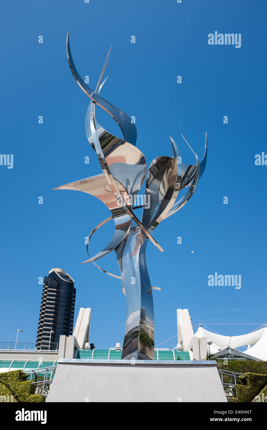 Flama De La Amistad (Flamme der Freundschaft)-Skulptur von Leonardo Nierman im San Diego Convention Center, Kalifornien, USA Stockfoto