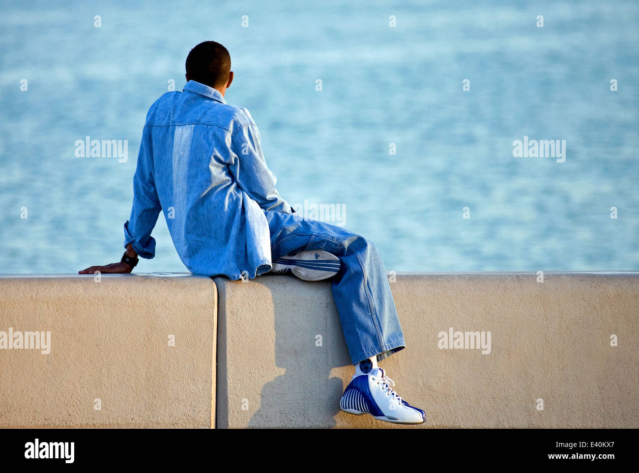 Katar, Doha, Menschen auf der La Corniche waterfront Stockfoto