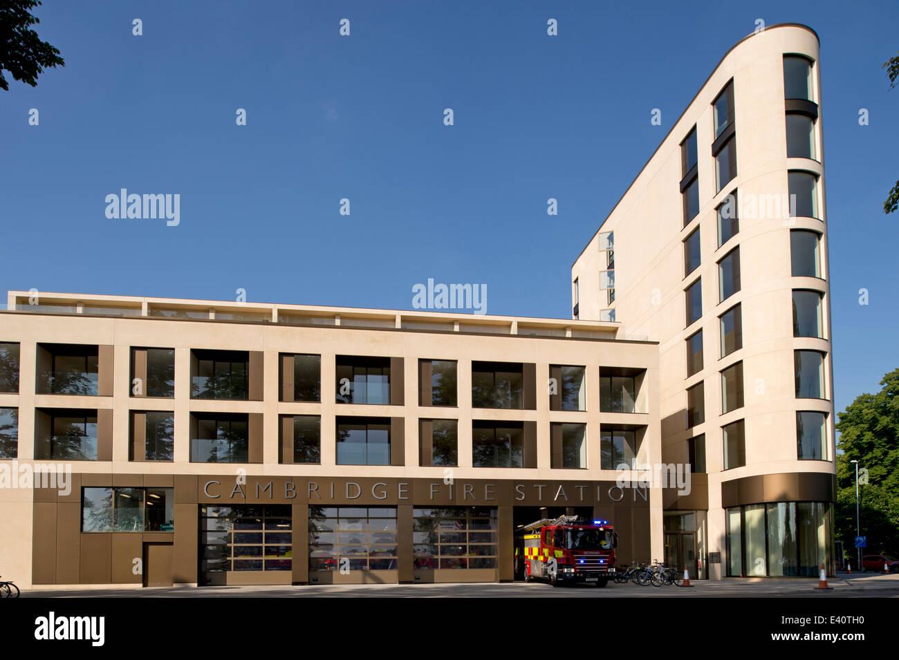 moderne Wohnanlage im Stadtzentrum Cambridge Feuerwache Stockfoto