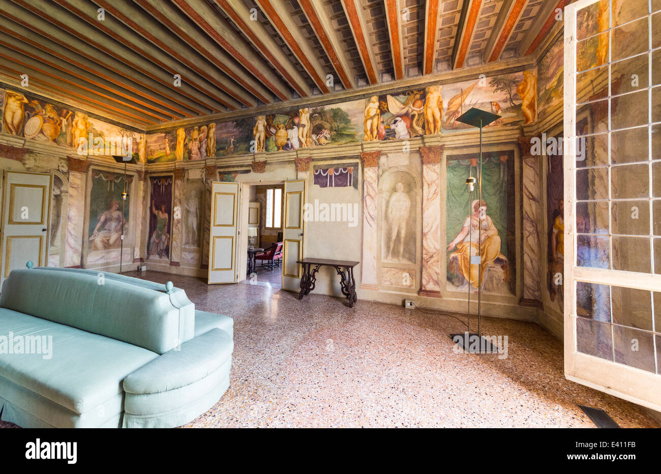 Innenraum mit Fresko von Sistris in Villa dei Vescovi Stockfoto