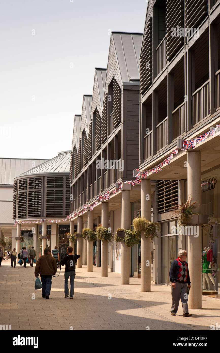 UK England, Suffolk, Bury St Edmunds, Shopper in The Arc, neue shopping-Komplex Stockfoto