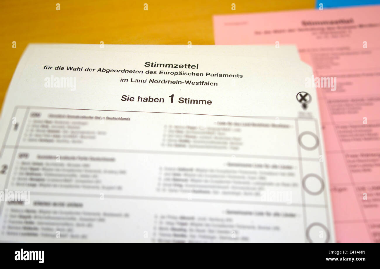 Deutschland, Nordrhein-Westfalen, Minden, Stimmzettel für die Wahl des Europäischen Parlaments und der County council Stockfoto