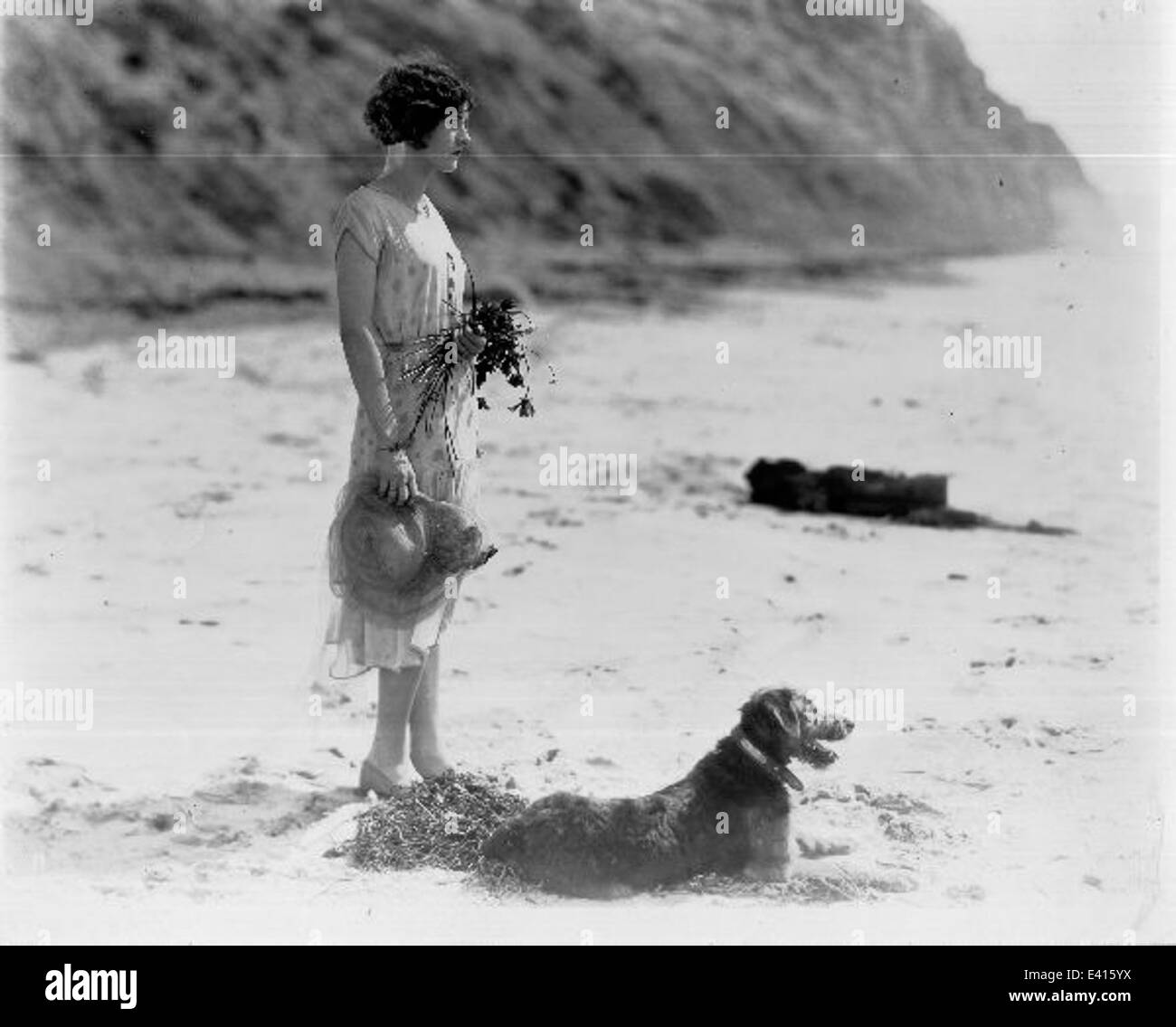 Ein Foto mit einem Stummfilmstar in San Diego, das einen Moment in der Geschichte Hollywoods oder kulturelle Bedeutung aus der Ära der Stummfilme dokumentiert. Stockfoto