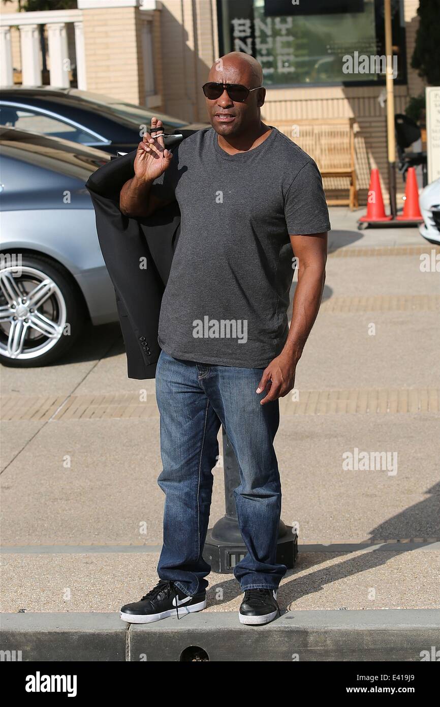 "2 fast 2 Furious" Regisseur John Singleton Geschäfte bei Barneys New York Beverly Hills mit: John Singleton wo: Los Angeles, California, Vereinigte Staaten von Amerika bei: 13. Dezember 2013 Stockfoto