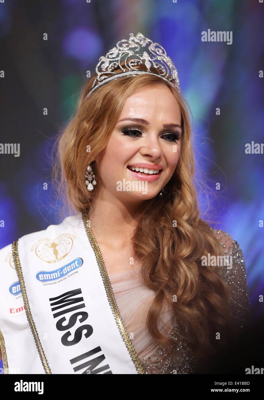 Schönheitswettbewerb Miss Intercontinental 2013 statt in Magdeburg. Gewinner ist Miss Russland Ekaterina Plekhova. Die Tiara beläuft sich auf 267 000 Euro.  Mitwirkende: Ekaterina Plekhova wo: Magdeburg, Deutschland bei: 14. Dezember 2013 Stockfoto