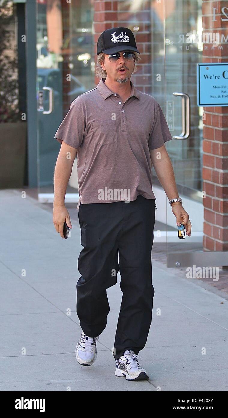 David Spade Tragt Einen Jumbos Clown Raum Hut Das Einem