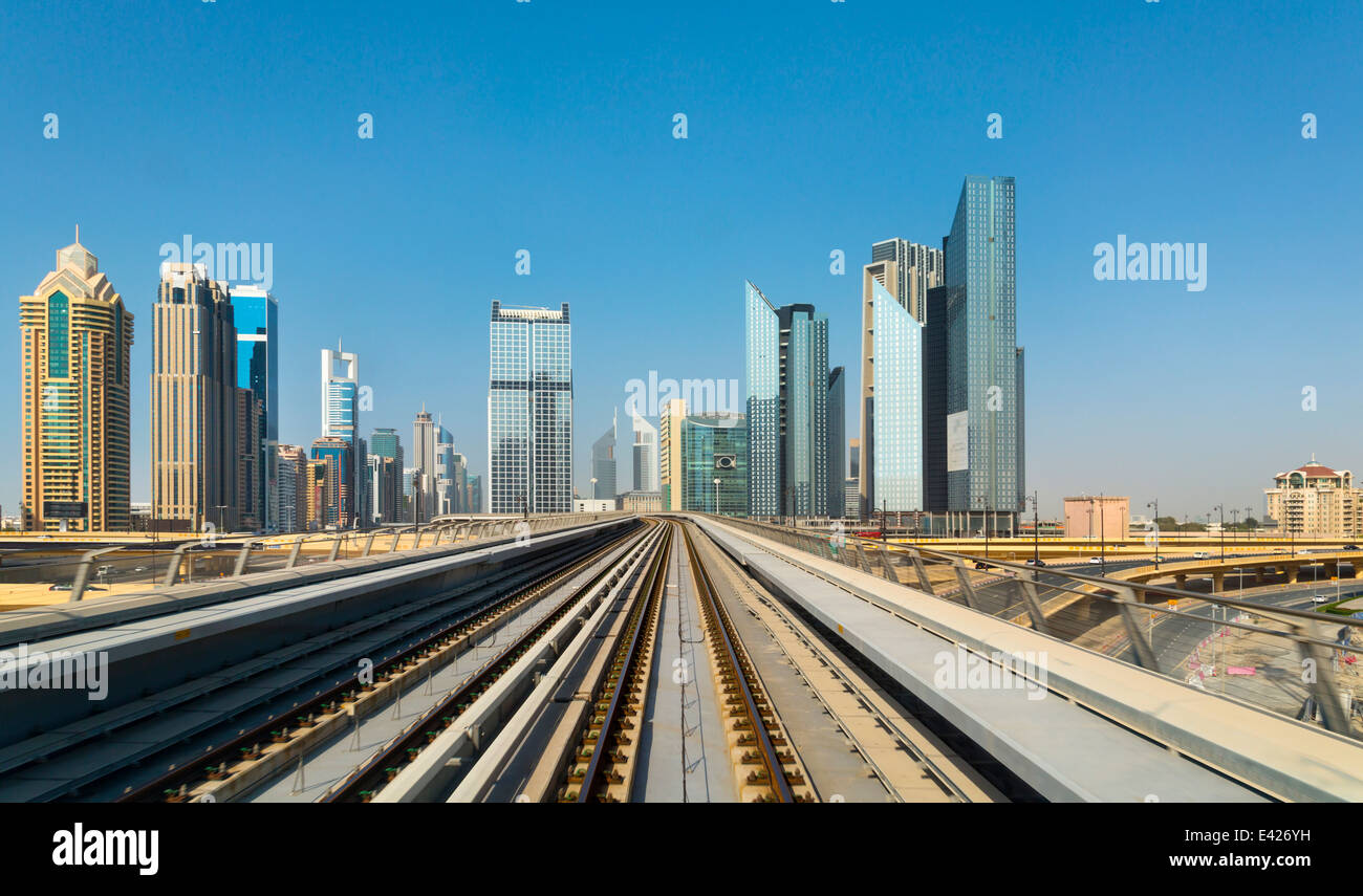 Die Innenstadt von Dubai Metro Schienen, Vereinigte Arabische Emirate Stockfoto