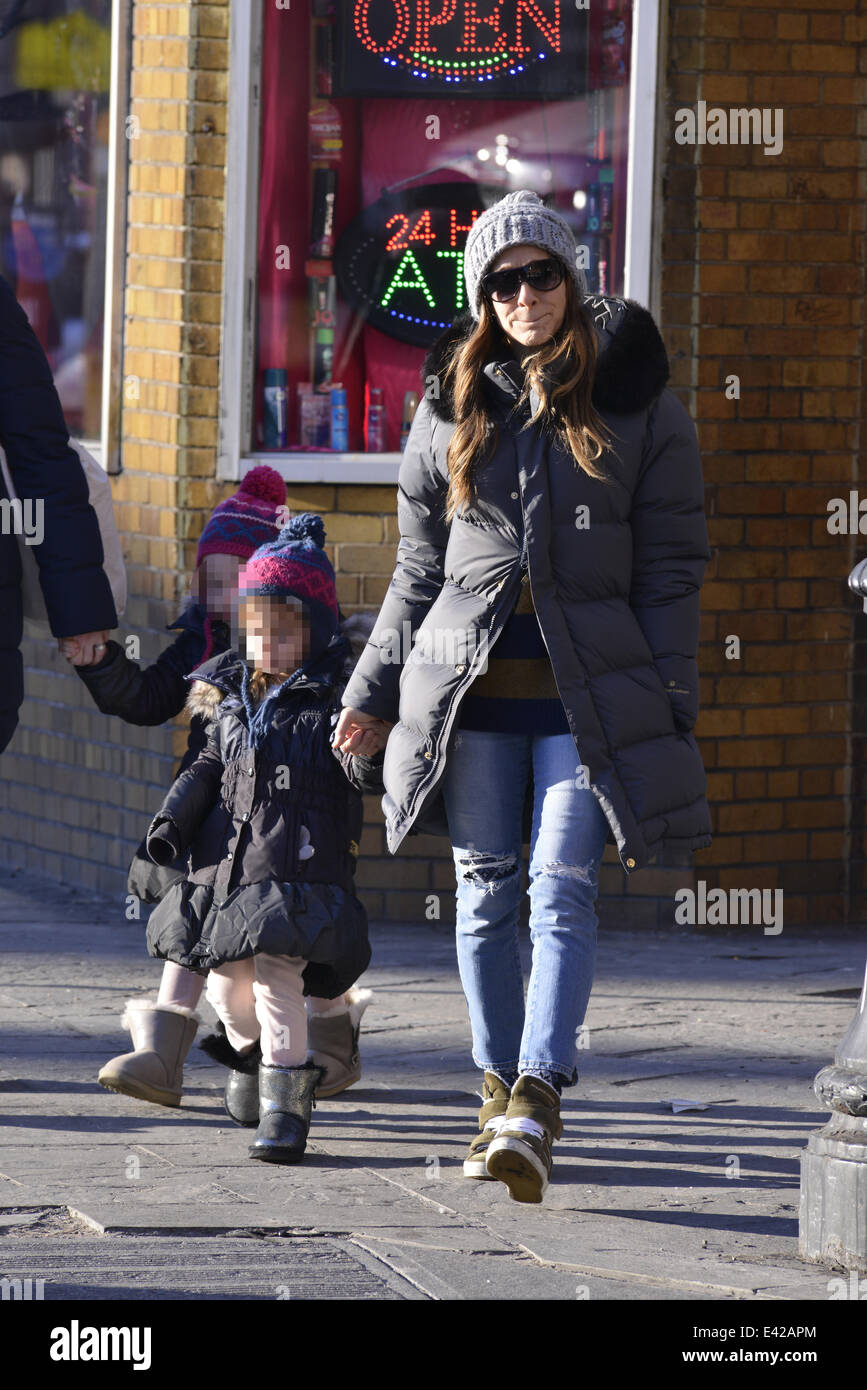 Marion Broderick leidet eine Garderobe Störung auf dem Weg zur Schule