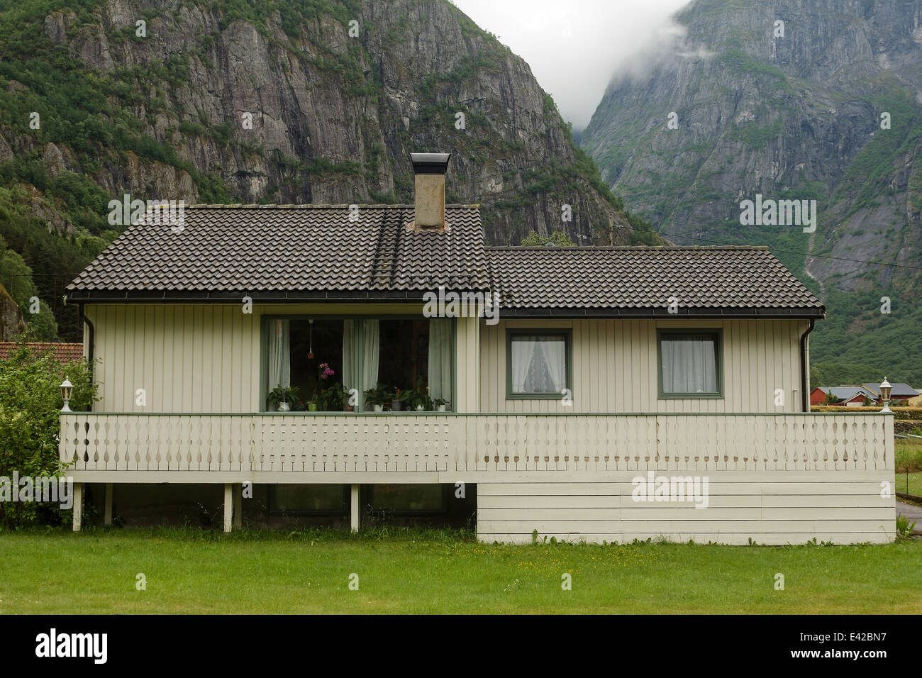 dreieckigen Dach Pensionen in Norwegen Stockfoto