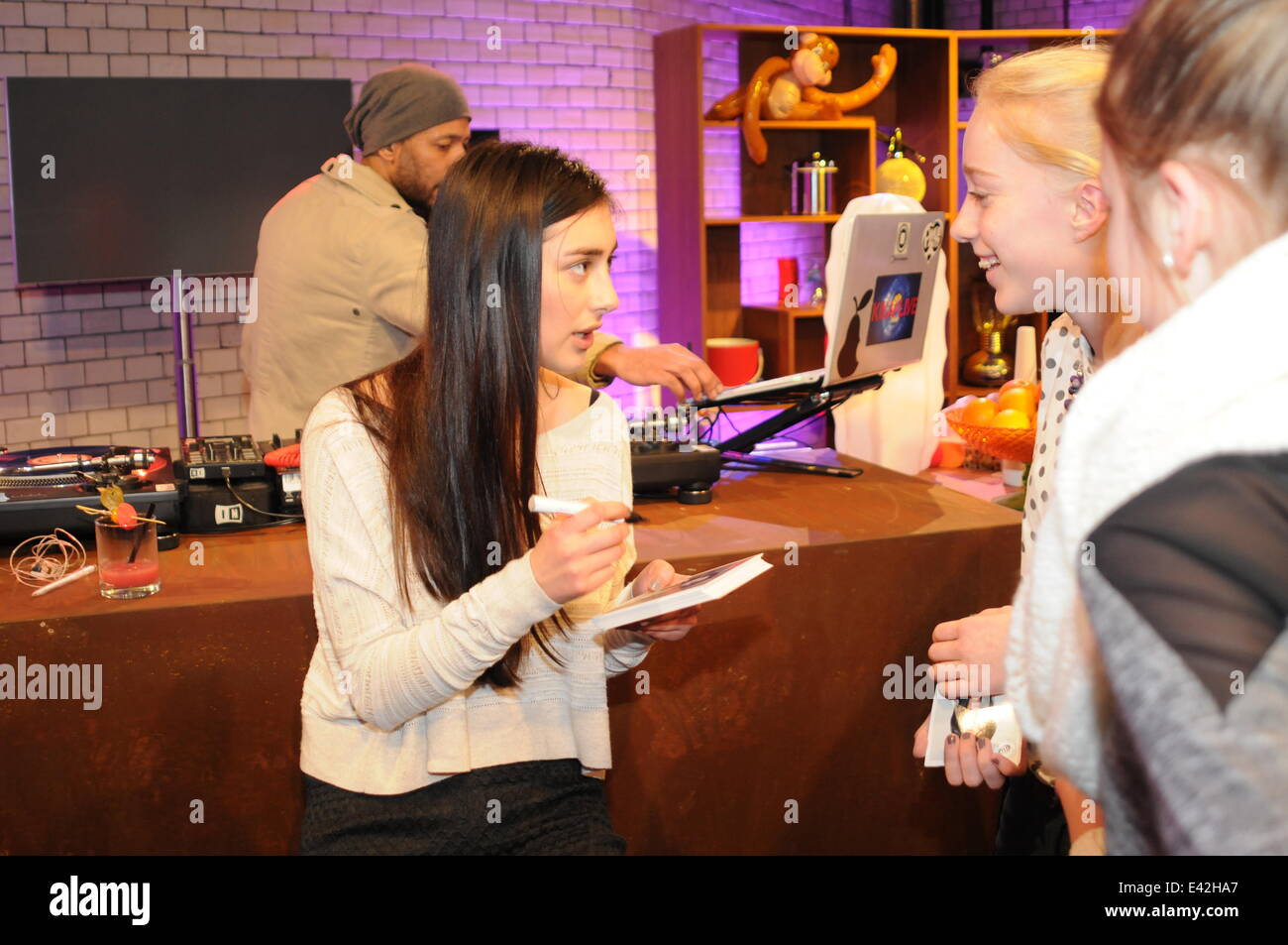 KiKA TV feiert 25-jähriges Jubiläum der Logo! Kinder-Nachrichtensendung im E-Werk.  Mitwirkende: Elif, Gast wo: Berlin, Deutschland bei: 10. Januar 2014 Stockfoto