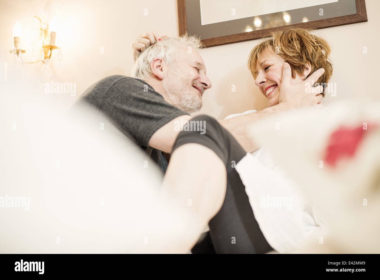 Senior woman Reife Frau Gesicht berühren Stockfoto