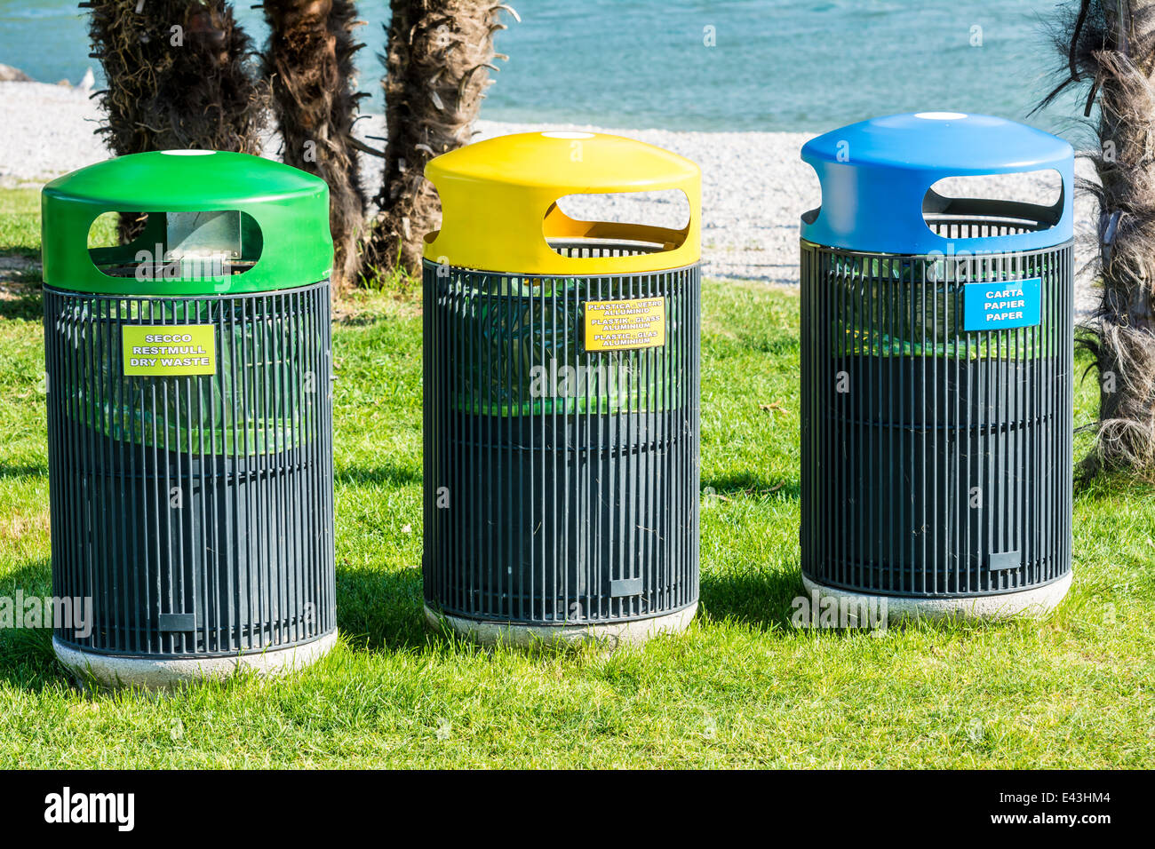 Mülltrennung aus Papier, Kunststoff, Glas, Mettal für das recycling. Stockfoto