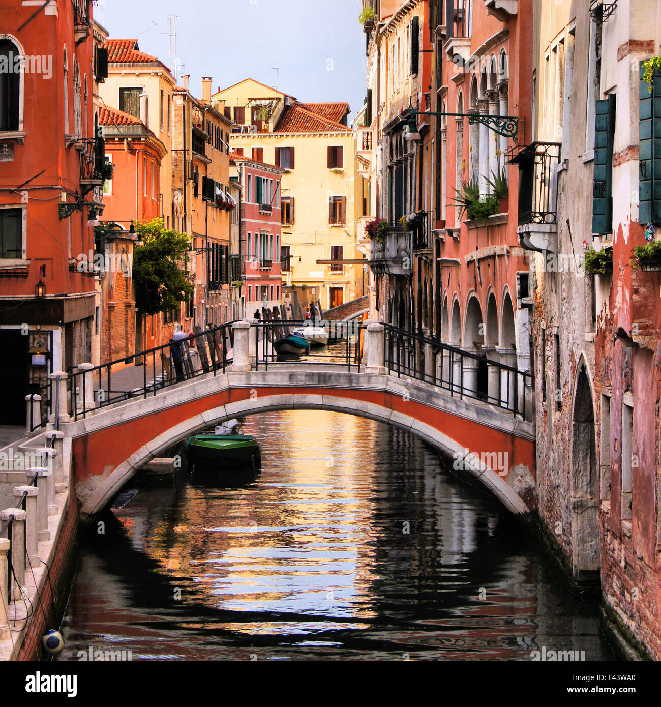 Malerischen Kanal mit Brücke, Venedig, Italien Stockfoto