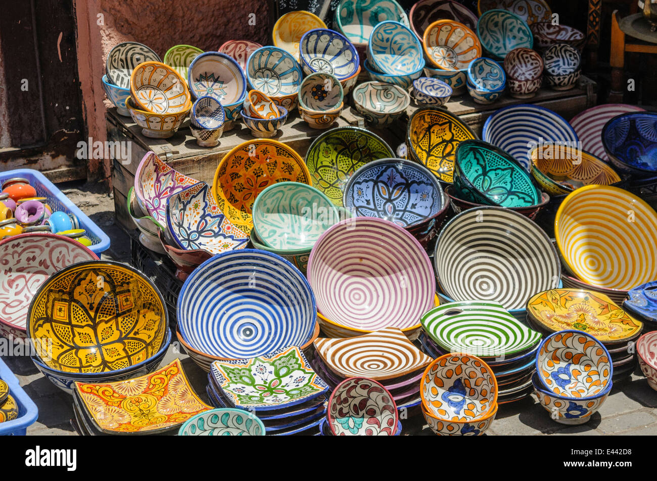 Keramik für den Verkauf in der Keramischen Souk, Marrakesch, Marokko Stockfoto