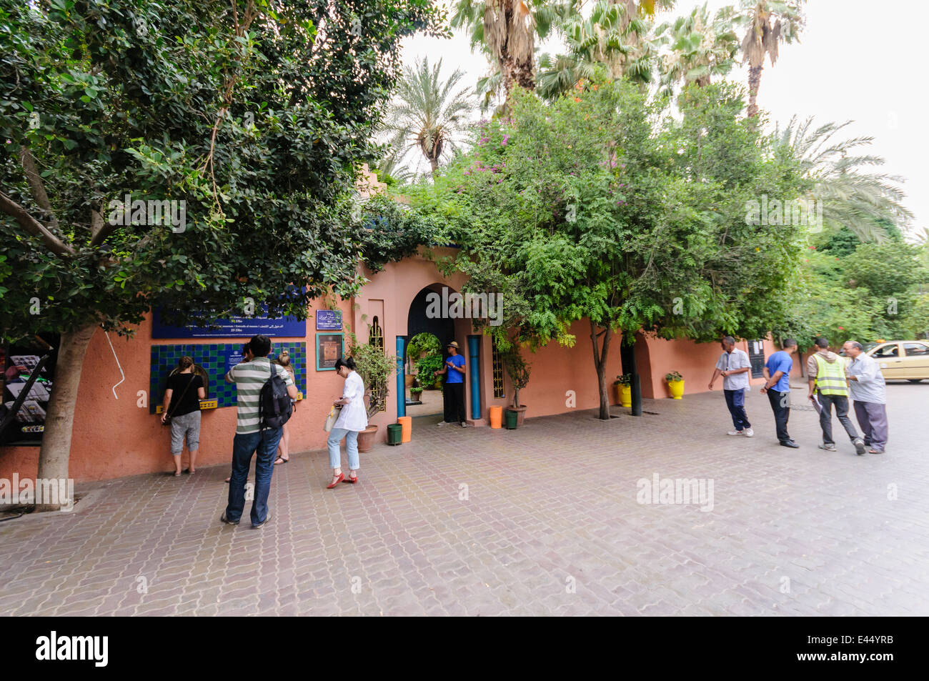 Die beliebte Besucherattraktion, Les Jardins Majorelle, Marrakech, Marokko, die viele Arten von Kakteen enthalten. Stockfoto