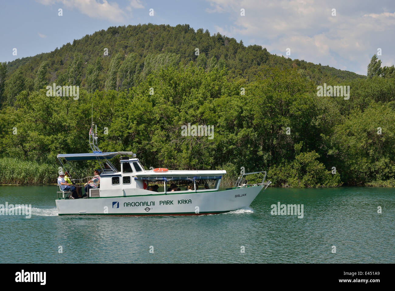 Ausflugsschiff am Fluss Krka, Nationalpark Krka, Šibenik-Knin County, Dalmatien, Kroatien Stockfoto