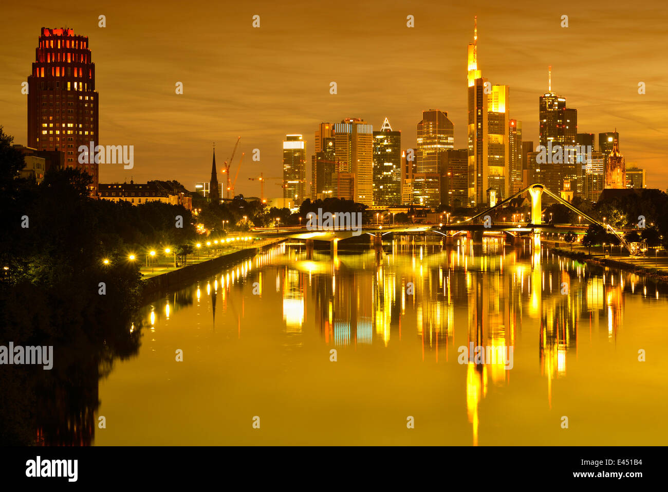 Skyline bei Nacht, Lindner Main Plaza Tower, Taunus Tower, Tower 185, Commerzbank, Messe Turm, EZB, Europäische Zentralbank Stockfoto