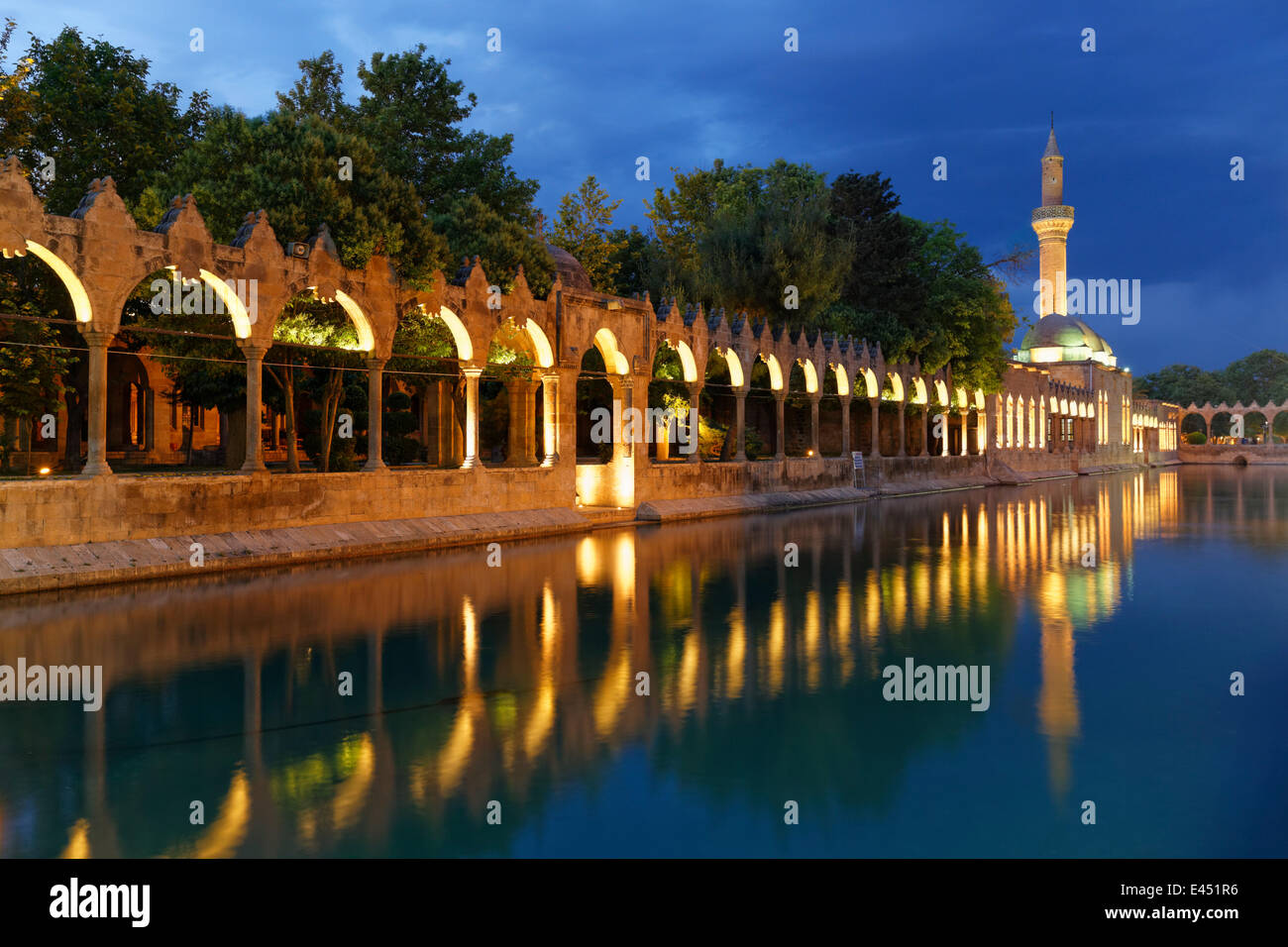 Teich von Abraham mit Rizvaniye Moschee, Abrahamteich Teich und Rizvaniye Camii, Sanliurfa, Urfa, Şanlıurfa Stockfoto