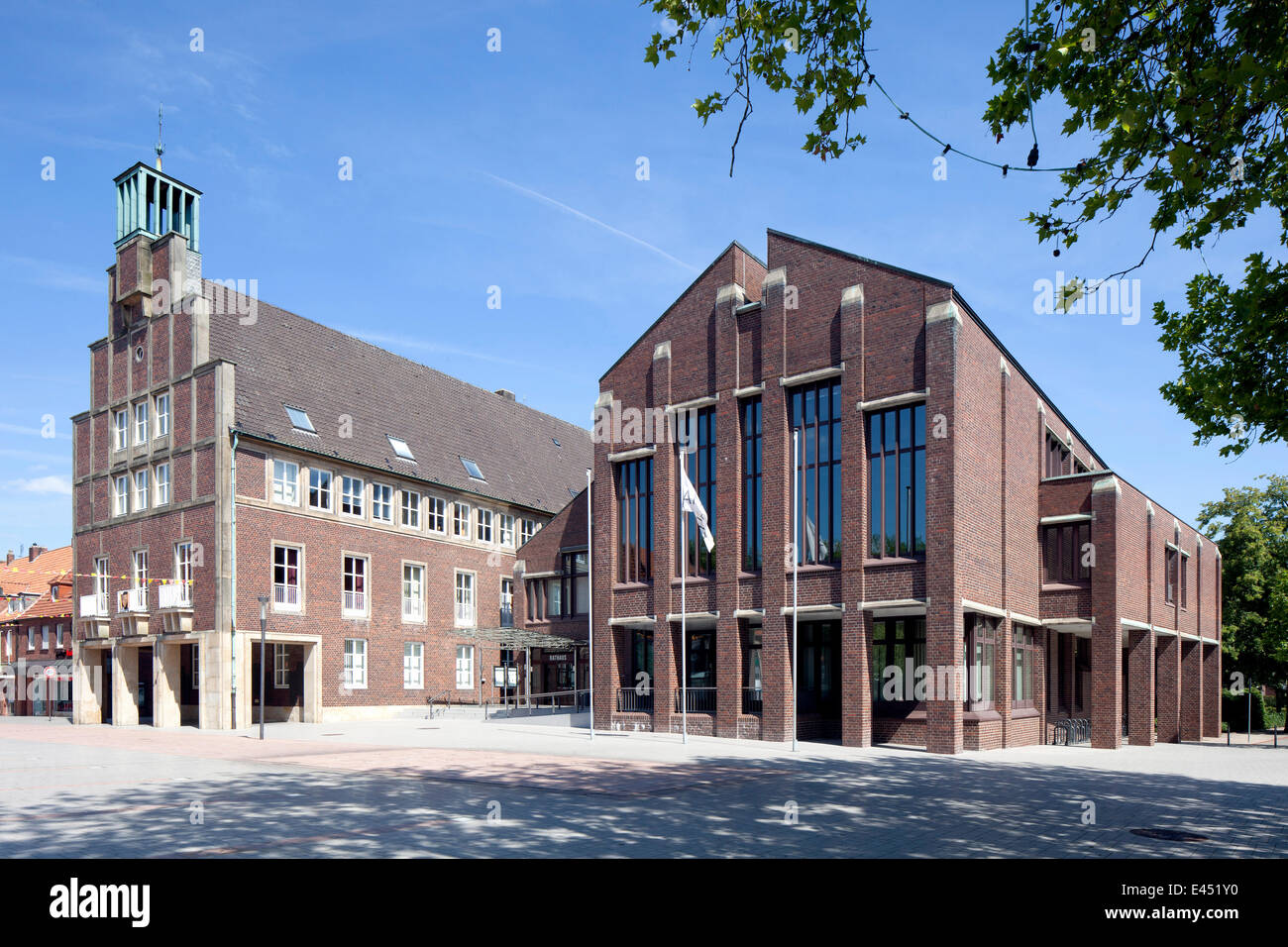 Alte und neue Rathaus, Ahaus, Münsterland, Nordrhein-Westfalen, Deutschland Stockfoto