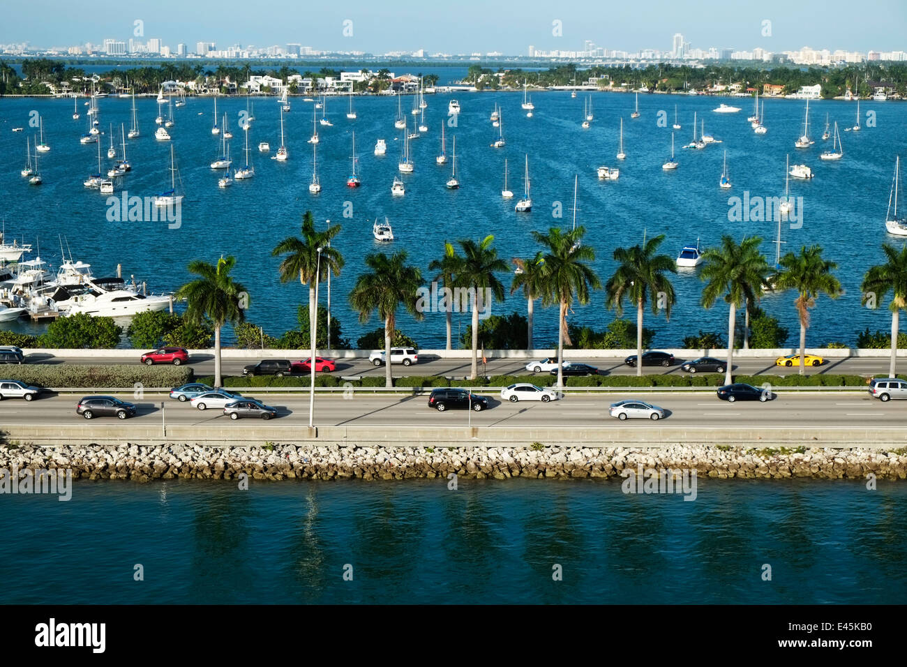 Boote Segelboote Port of Miami Kreuzfahrtschiff dockt Florida FL uns Stockfoto