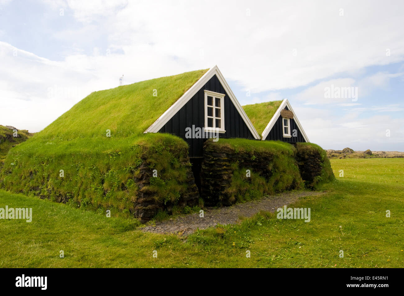 Häuser mit Grasdach und Wänden, Snafellsness Halbinsel, Island, Juli 2008 Stockfoto