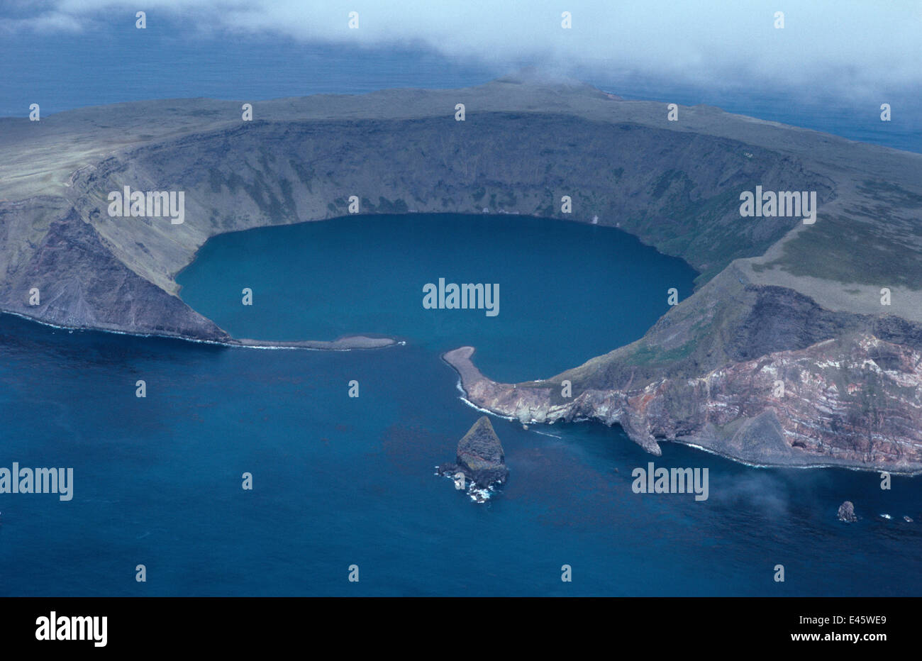 Luftaufnahme der Vulkankrater, Saint-Paul-Insel im Indischen Ozean, Sub-Antarktis, Gebiet der südlichen französischen und Antarktisgebiete, Dezember 1999 Stockfoto