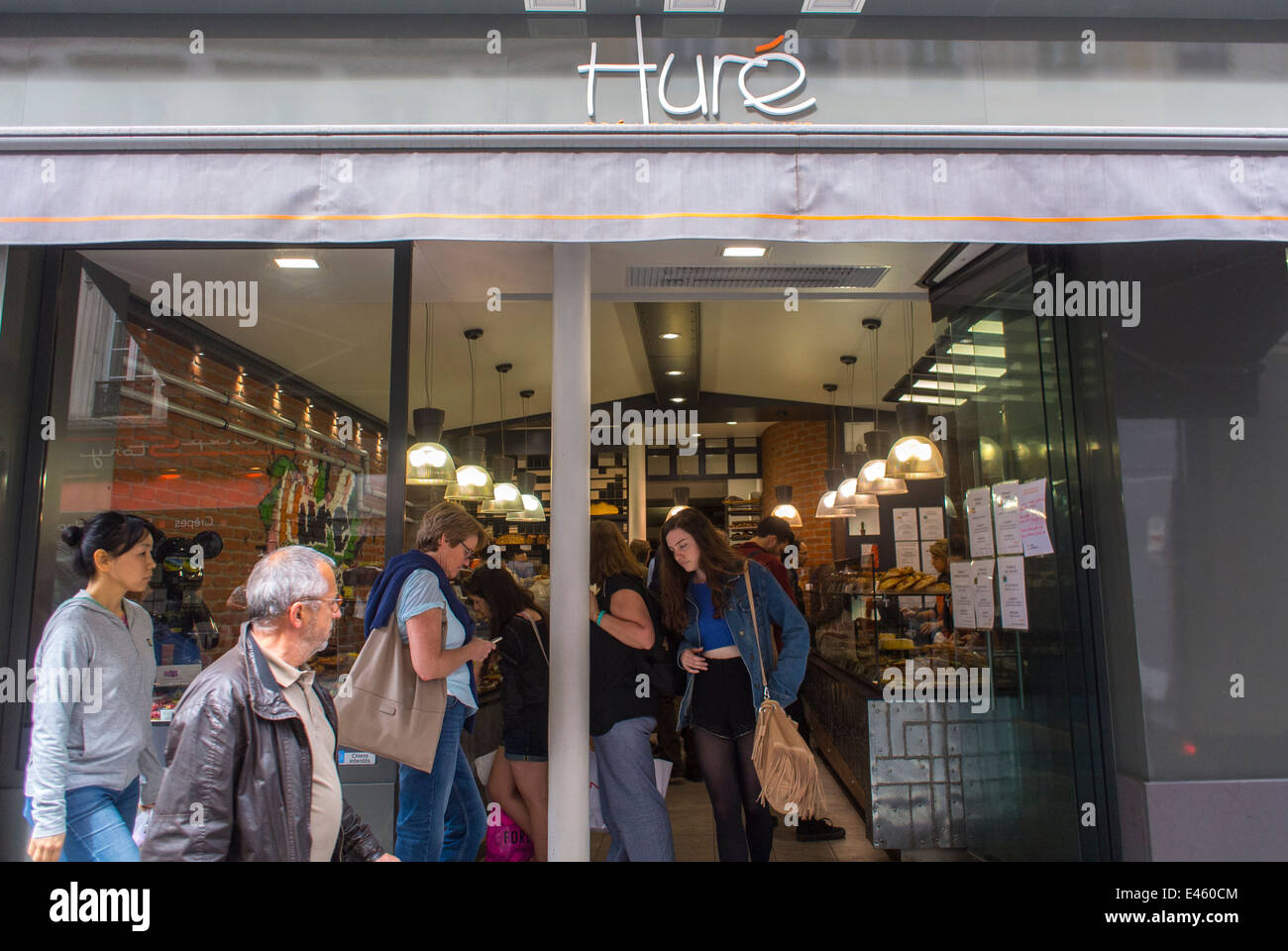 Paris, Frankreich, Crowd People Shopping in der Gegend von Marais, Geschäfte, französische Bäckerei Patisserie Shop, 'Hure', Ladenfront, Schild Stockfoto