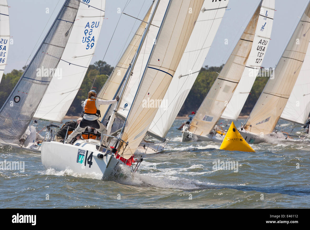 J80 Fleetracing an der Rennwoche von Charleston, South Carolina, USA, April 2011. Stockfoto