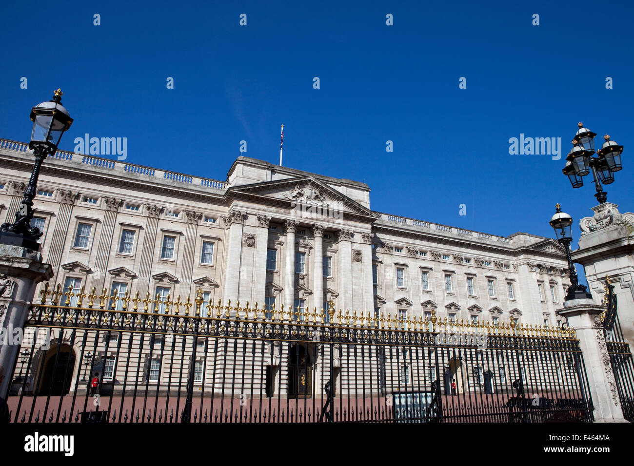 LONDON, UK - 16. Mai 2014: Die historischen Buckingham Palace in London am 16. Mai 2014. Stockfoto