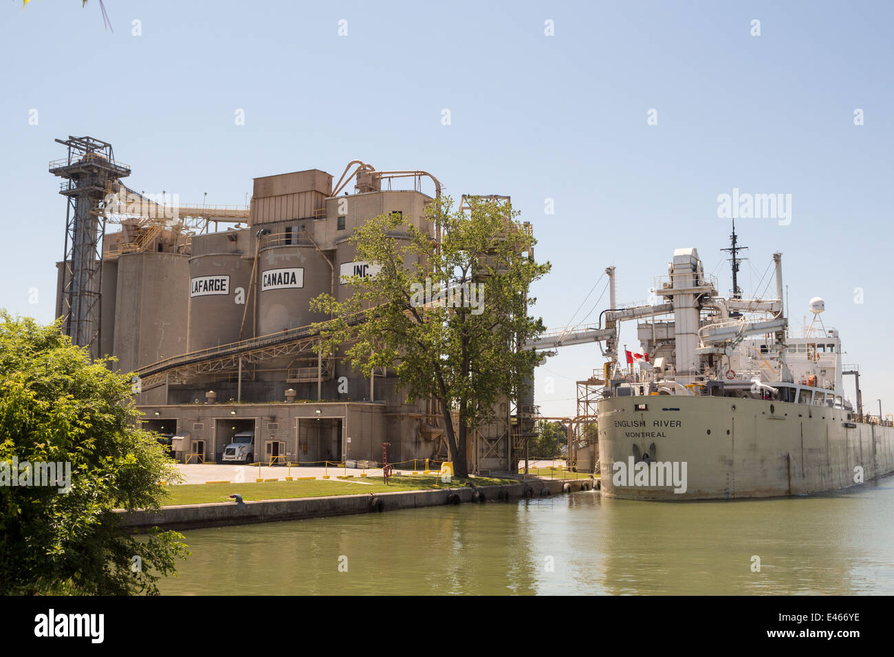Frachter Englisch Fluss entladen seine Ladung bei LaFarge Canada in Toronto Docks Stockfoto