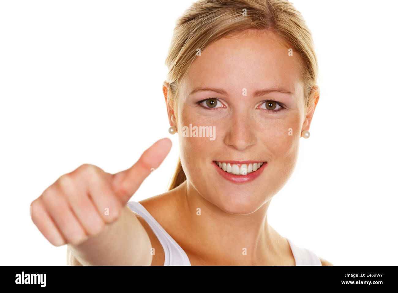 Eine junge, erfolgreiche Frau hält den Daumen hoch. Symbol für Erfolg, freigegeben, weißer Hintergrund Stockfoto