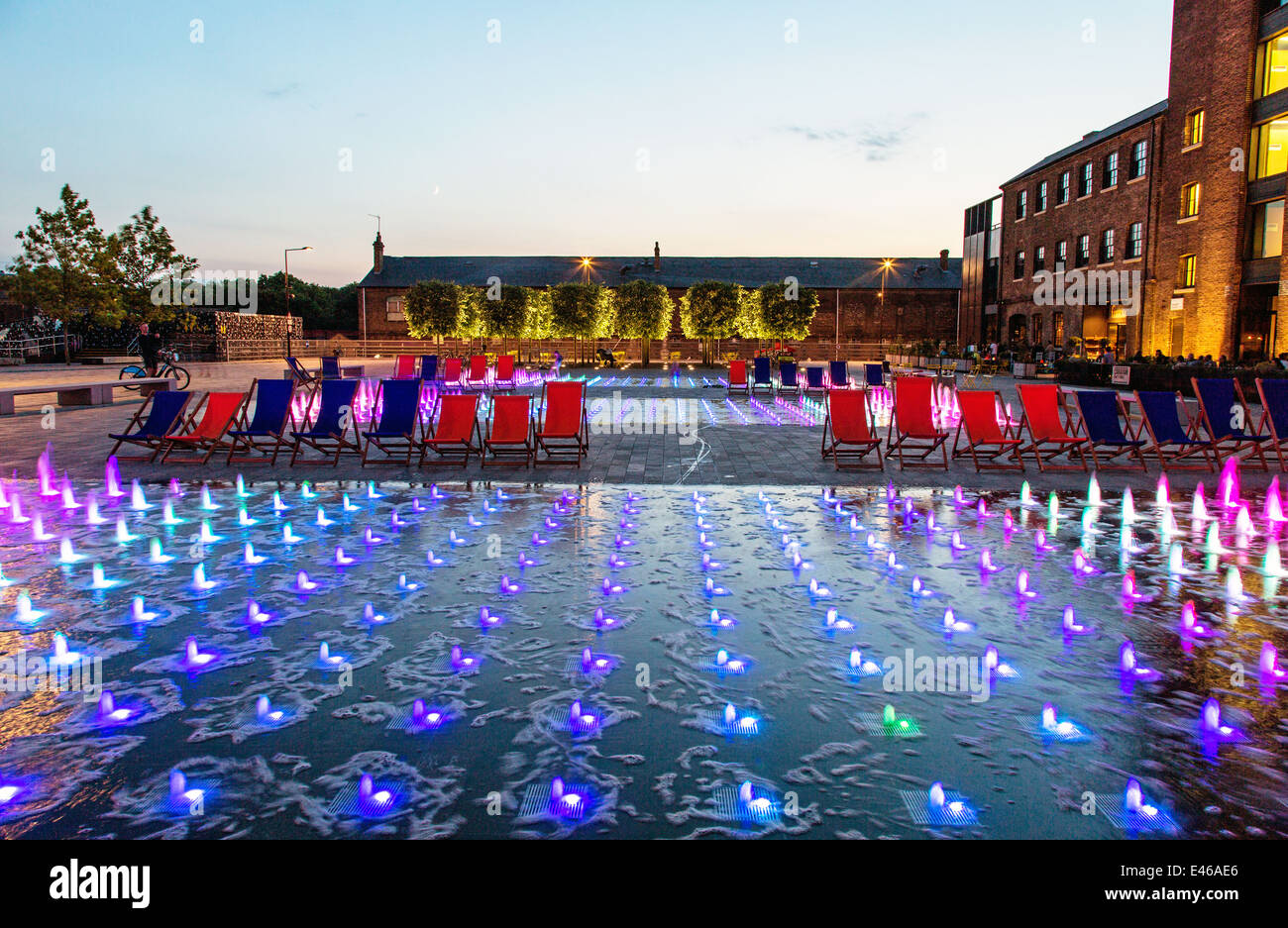 Farbige Lichter Getreidespeicher Brunnenplatz Kings Cross London UK Stockfoto