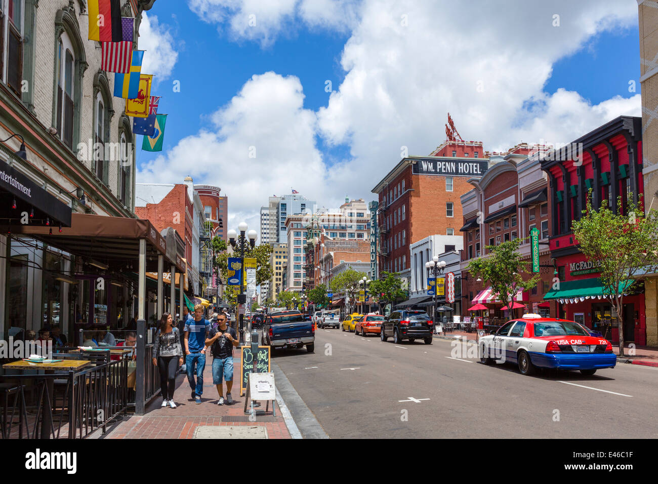 5th Avenue im historischen Gaslamp Viertel der Innenstadt von San Diego, Kalifornien, USA Stockfoto