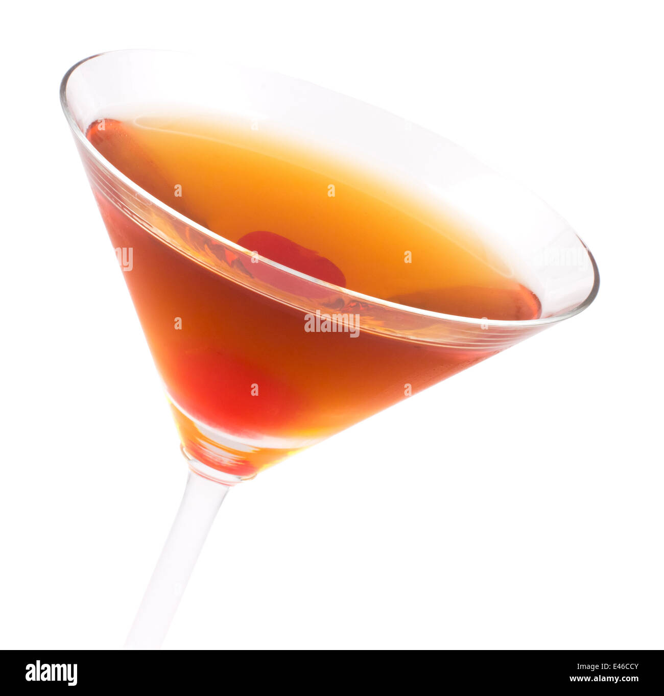 Manhattan-Cocktail, bestehend aus Roggen oder kanadischer Whisky, roten süßen Wermut und Bitter, garniert mit einer Maraschino-Kirsche Stockfoto